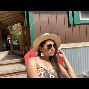 Meet your Posher, Roxanna